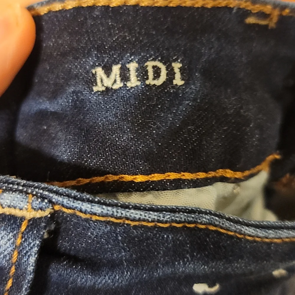 Mid Rise Shorts - Picture 3 of 4